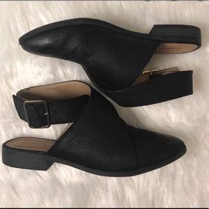 Qupid Black shoes with open back and gold buckle!